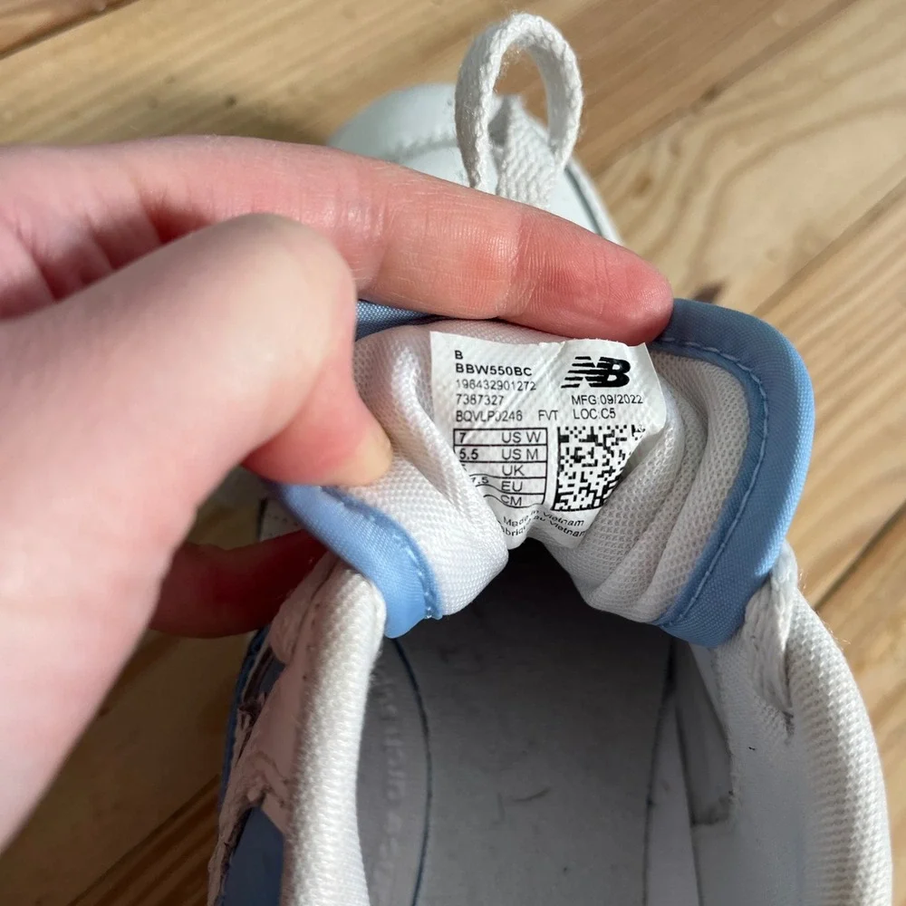 New Balance 550 Women Size 7 Blue Haze White Athletic Retro Sneaker BBW550BC - Picture 7 of 9